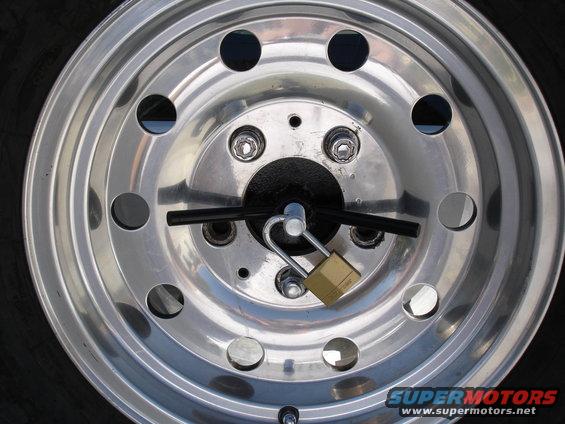 bronco-057.jpg Close up of wheel locks and wing nut with pad lock for extra security.