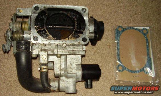 p4090010.jpg KLDE Throttle body and New Gasket, rear view