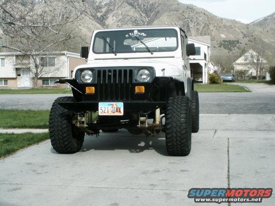 1995 Jeep Wrangler, front view, lifted suspension, aftermarket wheels and tires