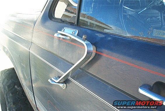 1986 Ford Bronco side view showing door handle and pinstriping