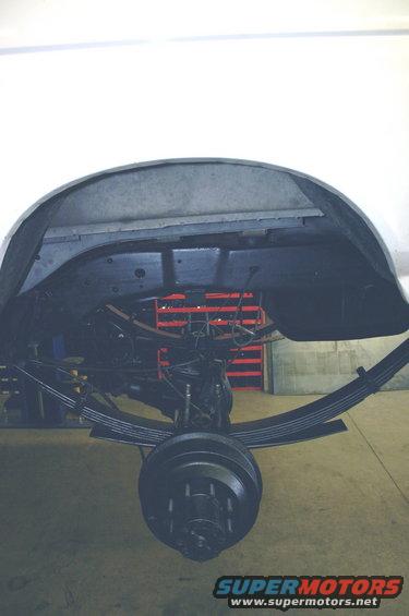 Rear axle with leaf springs and brake drum