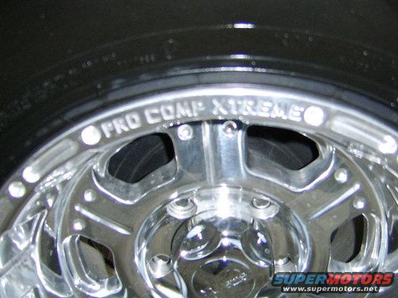 Chrome wheel with 'PRO COMP XTREME' text and Supermotors.net watermark