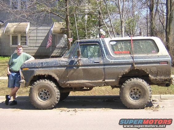 dscn3250.jpg My friend who helped me make this possible since i had to do a full front and rear axel swap and he is 6'5