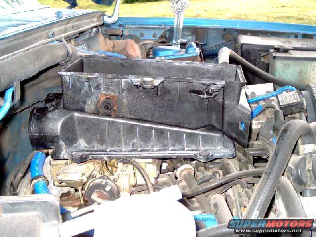engine23.jpg another early design using the airfilter box from my 88 EFI Bronco. 
