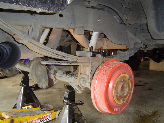 bronco-engine-cleanup-043.jpg The old setup, superlift 4.5" with 2" steel offet block