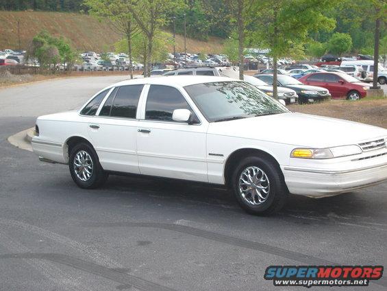 1995 Ford Crown Victoria parked on asphalt, side view