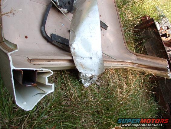 rollbar2.jpg The steel roll bar inside the factory '80-91 Bronco camper shell is glued into the fiberglass, but not bolted to the bedwalls.  This is an '83 shell. I'm not sure if '78-79s had any steel.

This shows an '80-91 top on a '78-79 body:

[url=https://www.supermotors.net/registry/media/466460_1][img]https://www.supermotors.net/getfile/466460/thumbnail/80-top-on-79-bronco.jpg[/img][/url]