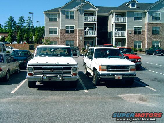 White 1993 Ford Explorer front view in parking lot