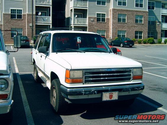White 1993 Ford Explorer front view
