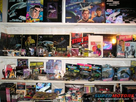 star-trek-shelf-close-up194.jpg 