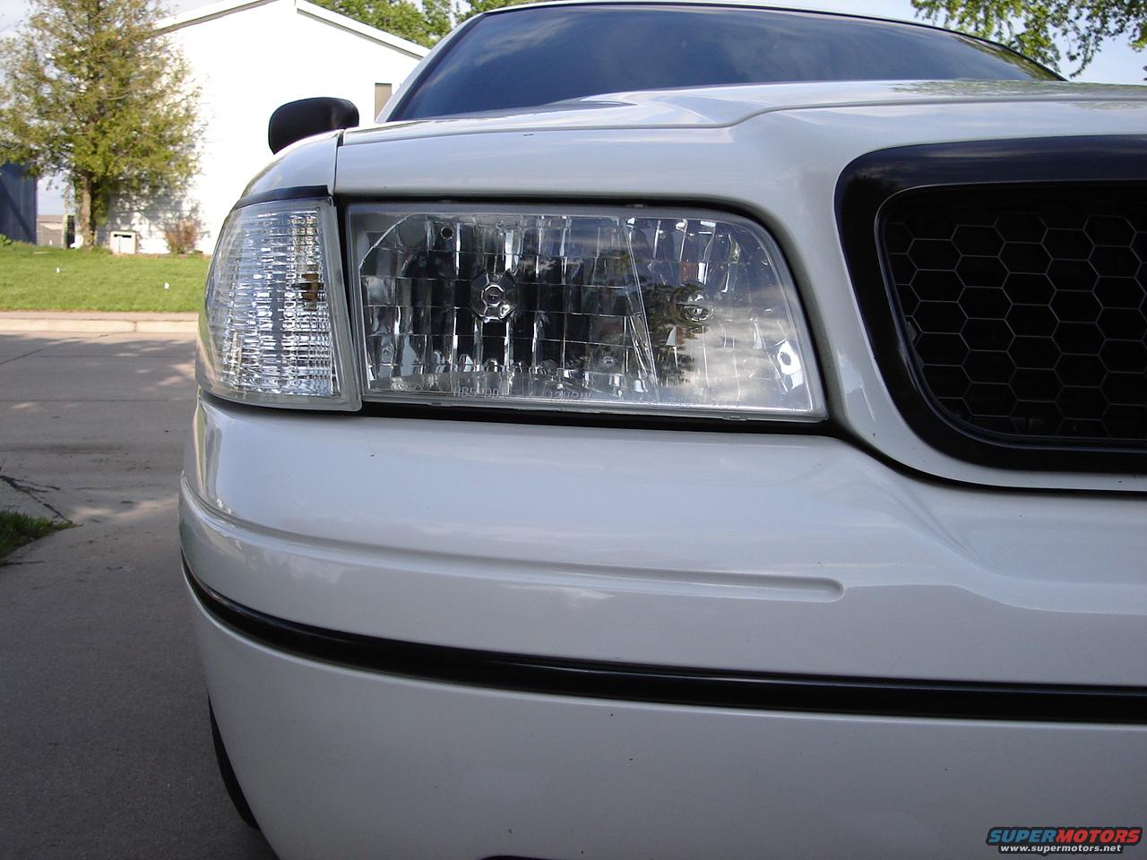 2000 Ford Crown Victoria photo