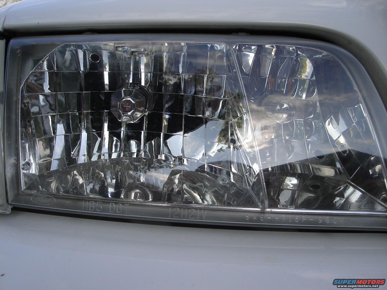 2000 Ford Crown Victoria photo