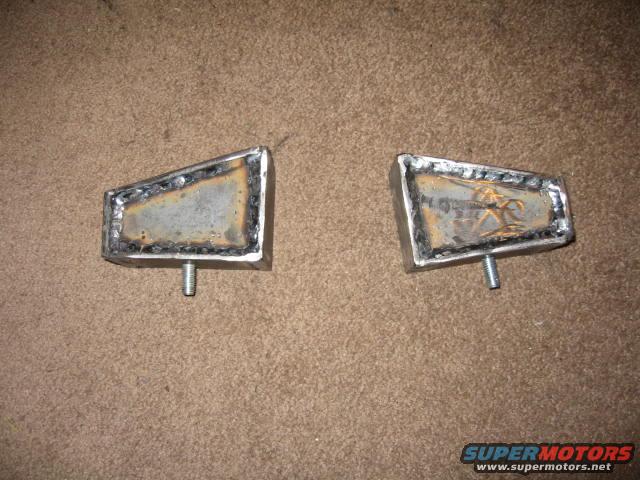 picture-047.jpg angled blocks to fix pinion angle after shackle flip