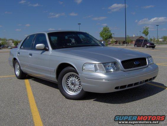 Silver 2002 Ford Crown Victoria 3q-front view