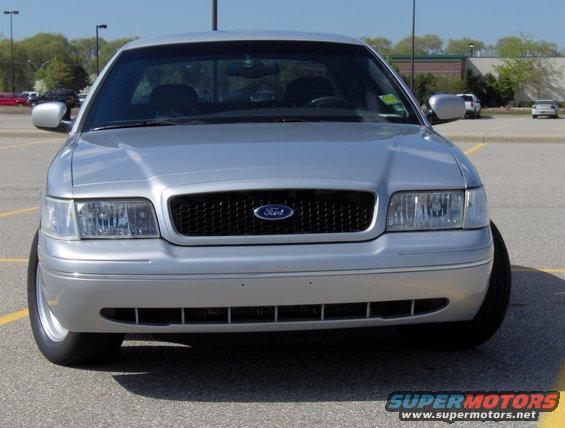 2002 Ford Crown Victoria front view, showing grille and headlights