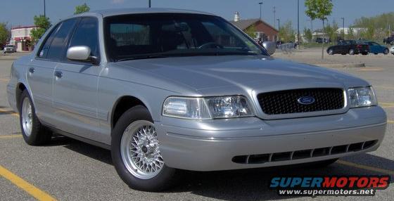 Silver 2002 Ford Crown Victoria 3/4 front view