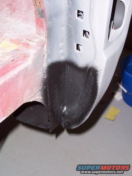 Vehicle body panel with black undercoating and primer