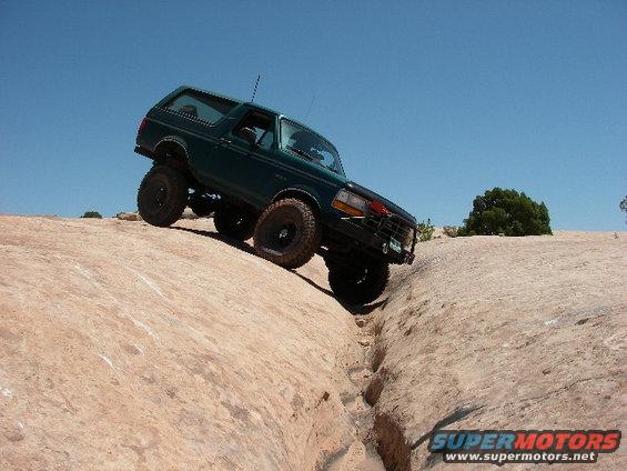 moab2006sevenmilerim10.jpg Going across the crack on 7-mile rim