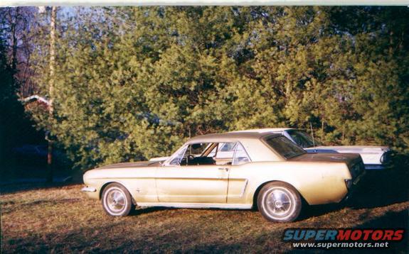 376832_34_full.jpg My old '64 Mustang, with my old '63 Galaxie 500 in the backround.
