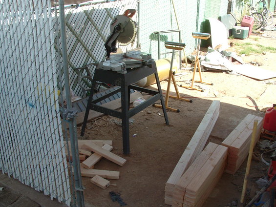 shed002.jpg My miter saw and a shaded spot to cut.