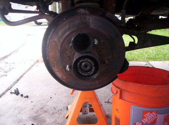 You will need the special lock ring tool which I have here on top of the Hub. 