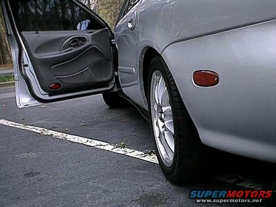 my_taurus_7.jpg Pic down the driver's side. 3/18/02