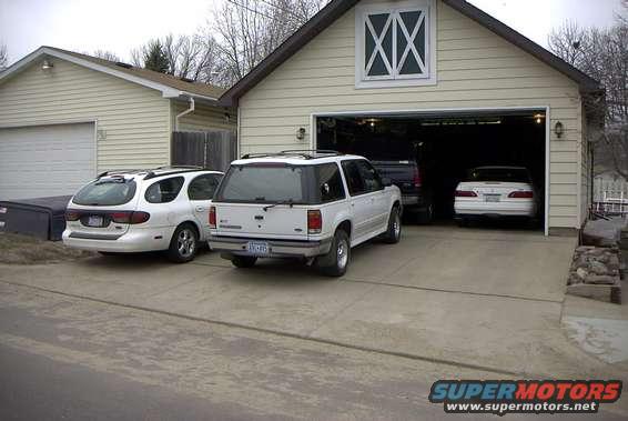 image001.jpg our fine family of FORD automobiles Moms 96 explorer, pops's 2000 F250, his company 2000 taurus SES wagon, and my 95 taurus SE.  LOTS of blue OVALS!