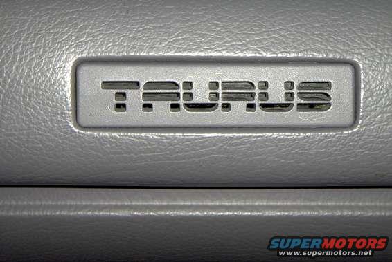 image026.jpg Taurus Logo on dash lit (but too bright to see)