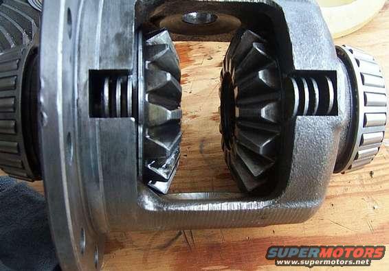 dcp_0020.jpg "+1" clutch pack and side gears set in place.  Note: four friction elements and four splined drivers