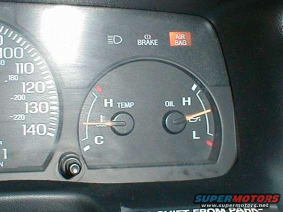 gauges_2.jpg Great water temp, perfect oil pressure, and the pesky air bag light.