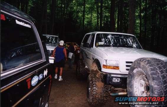 pict0009.jpg Lunchtime.  This was a good place to pull over.  It's the same place where we stopped last August.