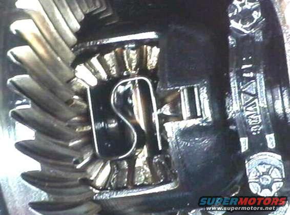 badspider.jpg Ouch.. these gears are toast. Thank goodness for a really great friend who is helping me rebuild/repair this rear end. Thanks BOB!