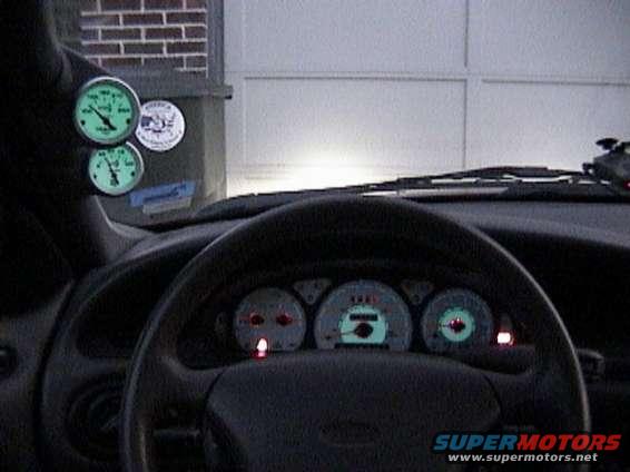 dsc00018.jpg Auto Meter pod w/Lunar gauges and Indiglo dash