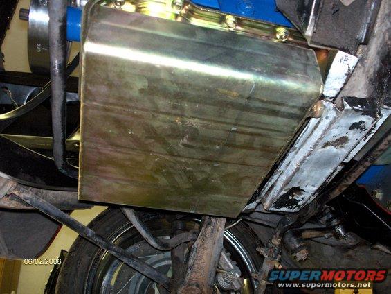 caltracs484-003.jpg Canton T shape oil pan clears the sway bar, but it's a real close fit to the crossmember under engine. The oil pan is part number 15-810.