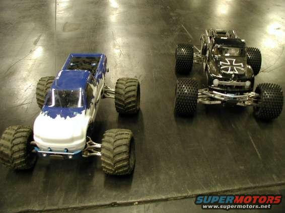 siblings1.jpg Both Maxxes: Stock Superduty & SuperMaxx '53 Ford Pickup