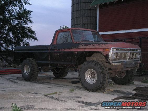 A shot of the 73 after the fenders have been trimmed to clear the 39.5 IROKs.