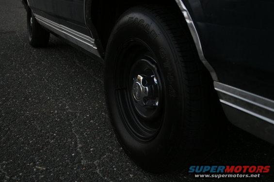 Dark sedan wheel and chrome trim