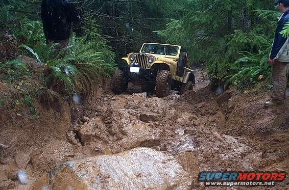 dcp_3724.jpg Archers firebreak? aproaching a big rock covered in slime. pouring rain wearing my Mud Freak tee shirt.