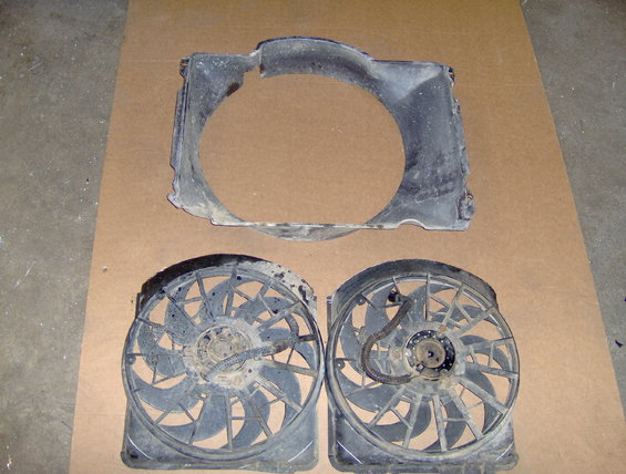 hpim0362.jpg still wider than stock shroud