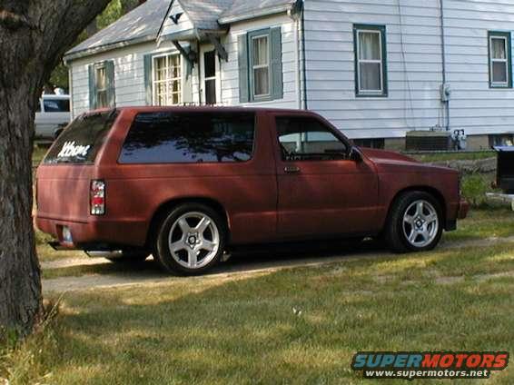 blazer.jpg My Blazer with the FAT A$$ tires on back.
275/40/18's