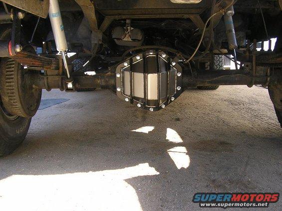 Rear axle differential cover with bolts on a vehicle