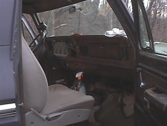 3.jpg Saturn seats...