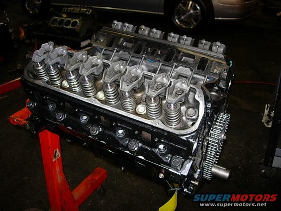 Pretty new crate motor from ford