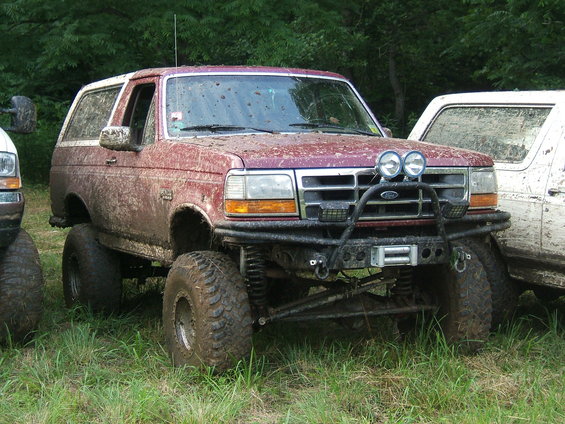 1993 Ford Bronco, red, 3q-front view, lifted with off-road bumper and winch