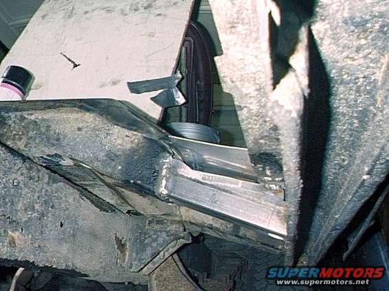 bronco0005.jpg Driver's Side - Looking up to body crossmember and floor.