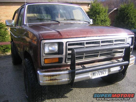 1982 Ford Bronco front view with aftermarket bull bar and license plate MI 72821