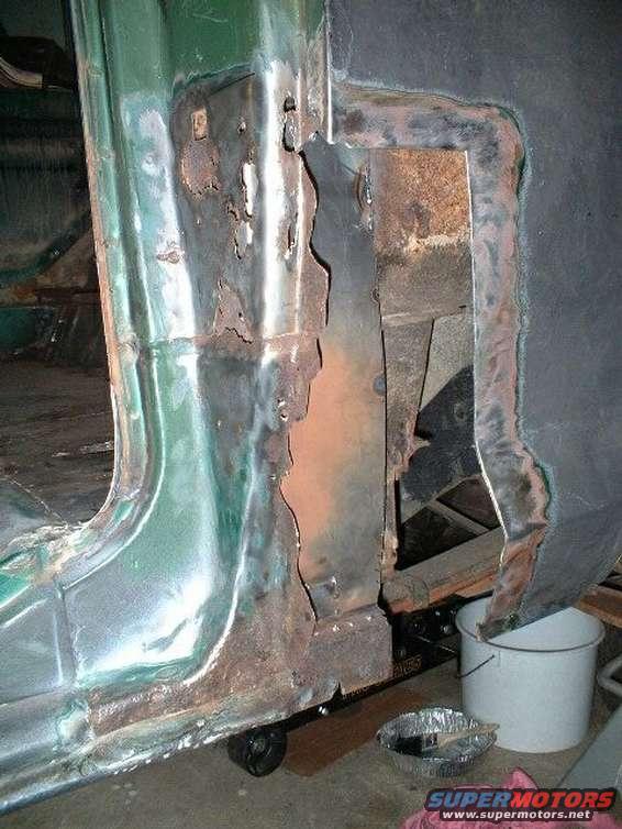 pics2002_1123ah.jpg Repair of interior of B-Pillar.