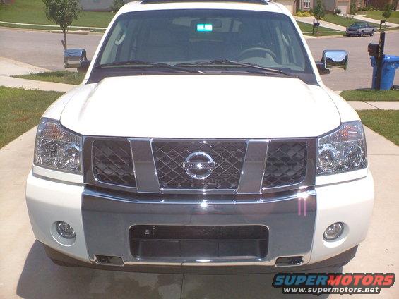 White 2006 Nissan Armada front view with chrome grille and headlights