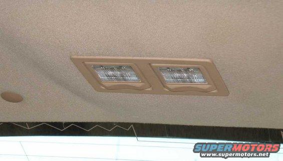 rear-courtesy-lamps.jpg 