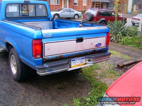 truck3.jpg notice the custom tailgate rust?